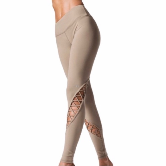 NWOT 🤎 ALO Yoga Taupe Entwine Leggings 28” length size M - Picture 2 of 8